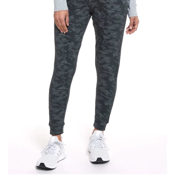 NWT Tasc Performance Joggers, Small, Gunmetal Camo - Picture 4 of 7